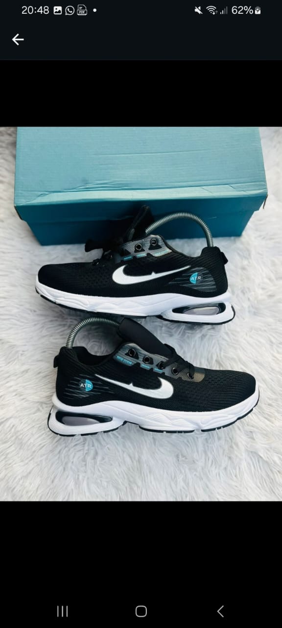 Chaussures Nike - Miniature 2